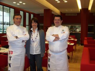 Cathy Berthod, entre son mari Frédéric Berthod (à gauche), chef du 33 Cité à Lyon, et Christophe...