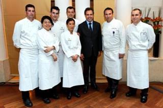 L'équipe de Jean-François Rouquette et le ministre Luc Chatel.