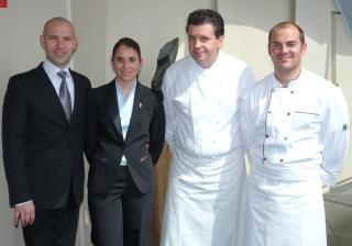 Guillaume Perrin-Miton, directeur du restaurant, Sabrina Gartmann, sommelière, Frédéric Vardon, et...
