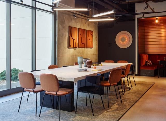 Le Social Hub, à la fois salle de restauration et de coworking.