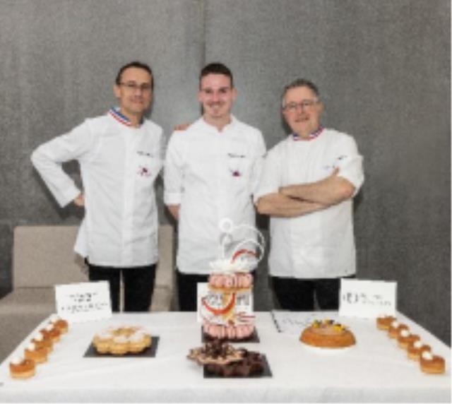 Le MAF « Pâtissier » 2023, entouré de Laurent Le Daniel, Président  de la CNAP (à gauche) et de Stéphane Leroux, Président du Jury de  cette 44ème édition