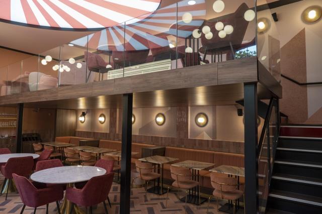 Le ClapShow, restaurant sur deux étages du ClapClap Hôtel, à Strasbourg.