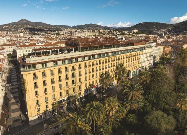 La façade Belle Epoque de l'Anantara Plaza Nice.