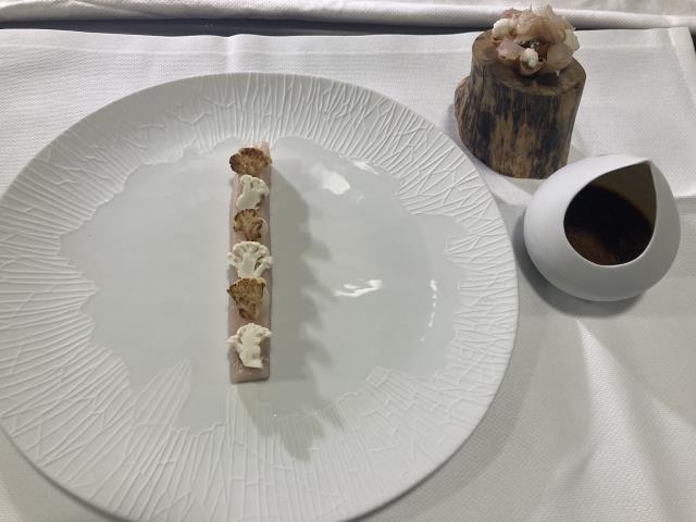 Truite de la ferme aquacole de Crisenon, chou-fleur et noisette.