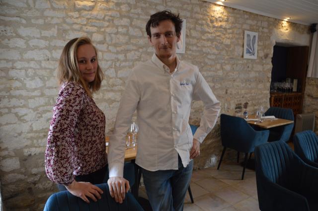 Le couple de trentenaires Marie-Nolwenn et Gabriele Ferri a ouvert le restaurant Sillage dans l'île d'Oléron