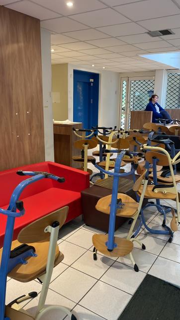 Pour la huitième fois, La Compagnie Française d'Hôtellerie fait don de mobilier à des associations locales.