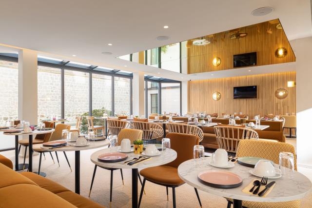 Le restaurant de l'hôtel YAC Paris Clichy.