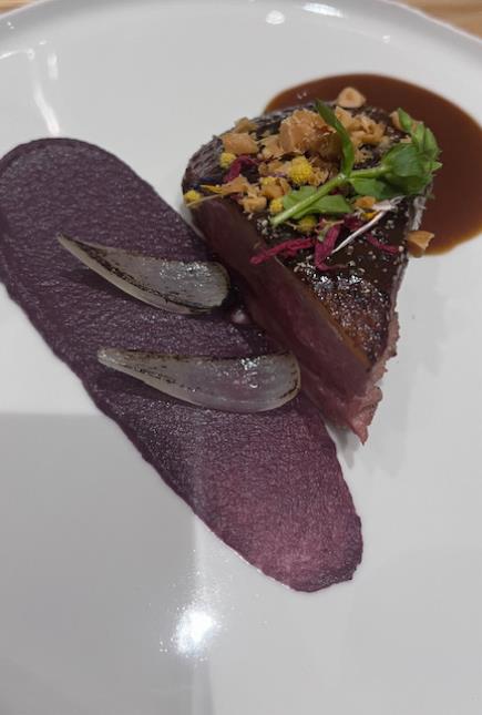 Canard à la braise, jus « pekin duck », figues et mûres de pays