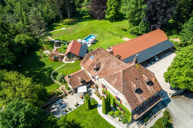 Vue aérienne de la Maison Zugno, et son parc de 1 hectare.