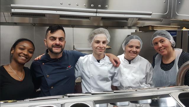 Noa et Anaïs, stagiaires au RC Restaurante