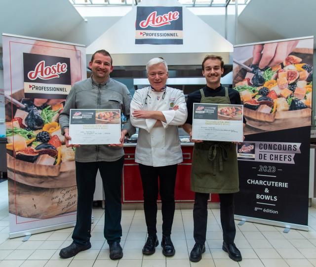 Les deux vainqueurs du concours. De gauche à droite : Ian Morieux (vainqueur catégorie 'professionnels'), Christian Têtedoie (président) et Duncan Charvet (vainqueur catégorie 'étudiants').