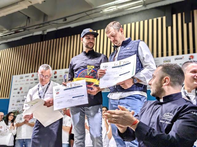 Les vainqueurs Arnaud Faye et Steeve Bonnet, ont gagné le concours Pizza à Due Galbani Professional avec leur pizza Lapin et Poulpes aux herbes de la Rivera.