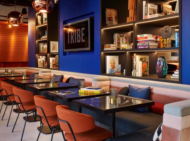 Le Social Hub situé au rez-de-chaussée, espace de convivialité du Tribe Saint-Ouen.