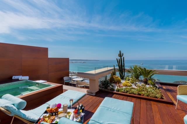Vue sur mer depuis la suite panoramique.