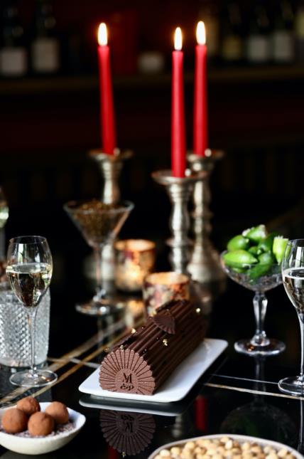 Abanico, éventail en espagnol, est la bûche du chef pâtissier François Josse pour le Margaret - Hôtel Chouleur.