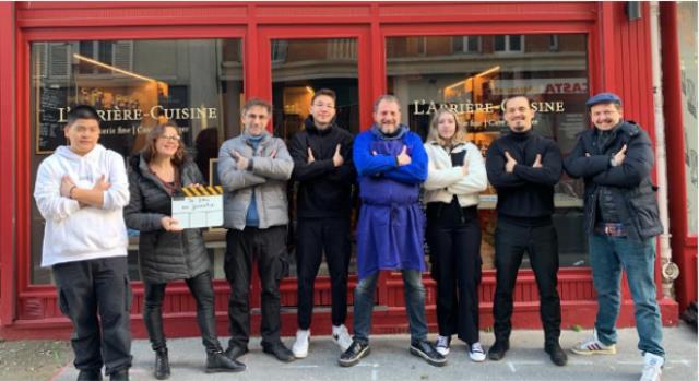 L'équipe lors du tournage sur le lieu de stage au restaurant L'Assiette, Paris 14ème