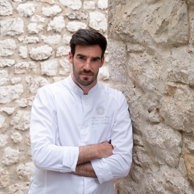 Julien Schmitt remporte sa première étoile grâce à une cuisine 'lisible, sans dénaturer le produit'.