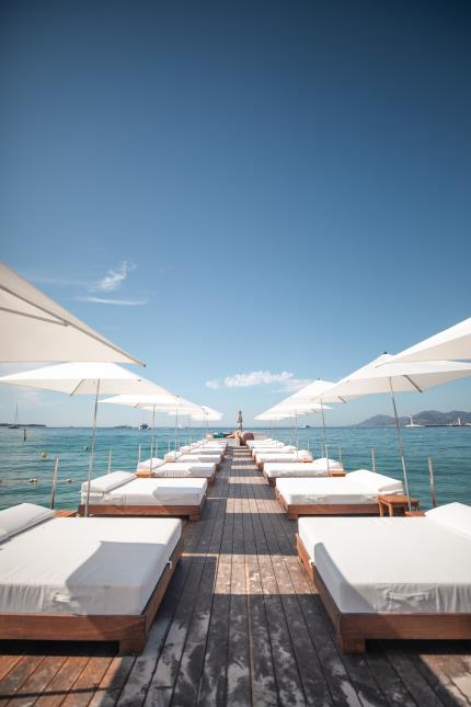 La plage privée Hyde Beach Cannes.