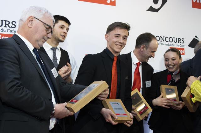 De gauche à droite : André Boratto, professeur au lycée de Marseille, Nils Kremeurt, 2e en catégorie CAP-bac, Joris Murat, Benjamin Gontard, professeur au lycée de Poligny et Salomé Boban.
