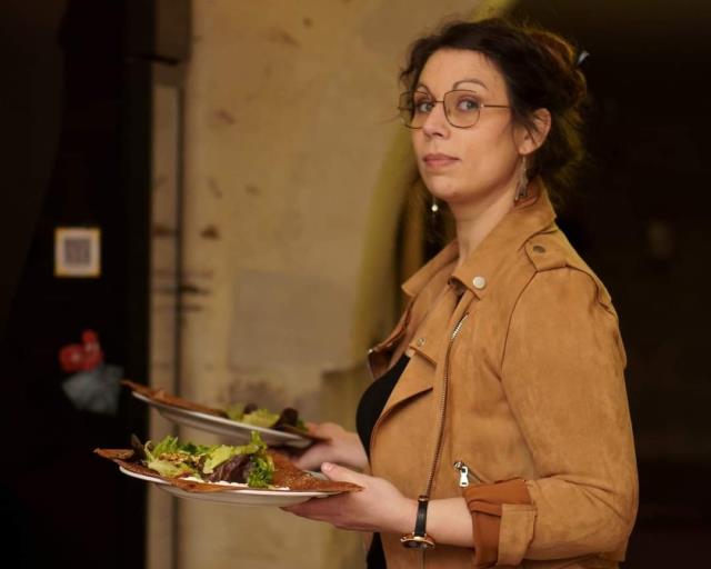 Julie Androuin, restauratrice à Angers, se dit « contre les pourboires sur la carte bancaire ».