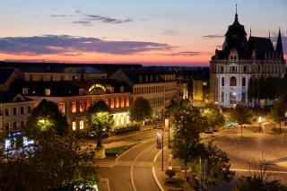 Le Grand Monarque est installé en plein coeur de la ville de Chartres.