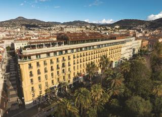 La façade Belle Epoque de l'Anantara Plaza Nice.