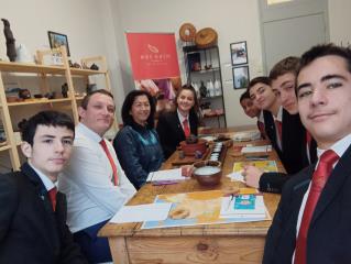 Les élèves du lycée Martin Bret avec Julien Roque et  Sabine Minh Sen