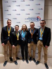 Cinq médaillés aux Worldskills 2022 ont représenté les métiers des CHR. De gauche à droite : P. Pipard, D. Werner, L. Huboud-Peron, A. Soszynski  et A. Paris.