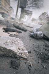 Transports à l'arrêt ou presque, poubelles qui s'accumulent et saccages dans les rues en marge des manifestations, tout impacte l'activité des hôteliers comme celle des restaurateurs.