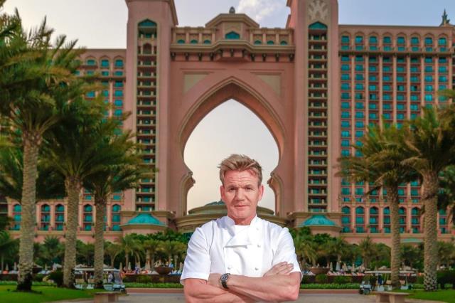 Gordon Ramsay déploie une cinquantaine d'établissements à travers le monde, de la pizzeria festive aux tables étoilées.