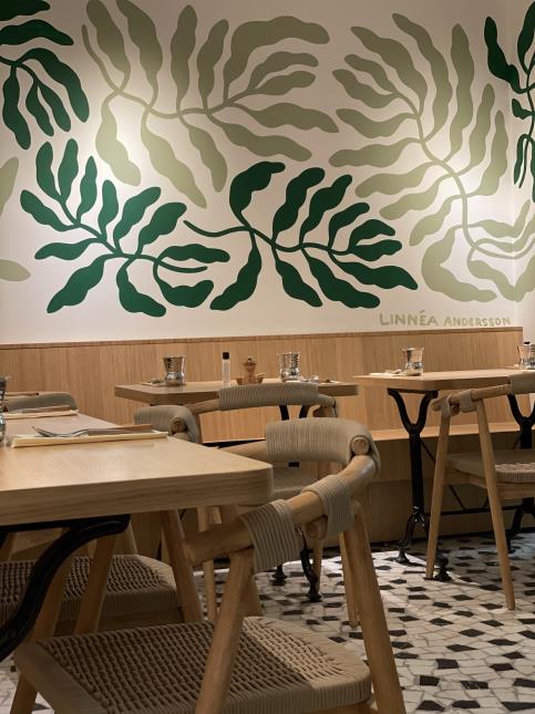 La salle du Qasti Shawarma & Grill.