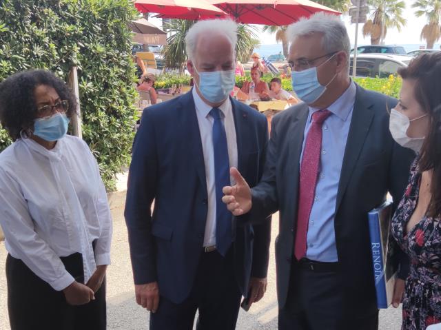 De g. à d., Patricia Valma, sous-préfète des Alpes-Maritimes, Alain Griset, Ministre chargée des TPE PME, Louis Nègre, Maire de Cagnes-sur-Mer et Carine Papy, élue à Cagnes-sur-Mer
