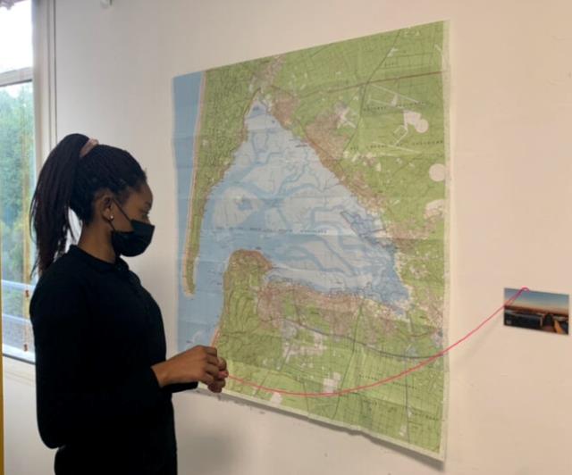 Une élève CAP C&S en HCR du lycée Condorcet découvrant des communes du bassin du nord au sud