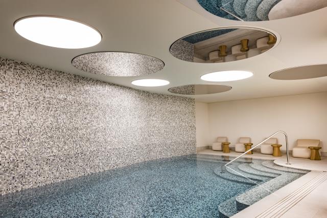 Piscine du spa Codage, designé par Saguez et Partners.