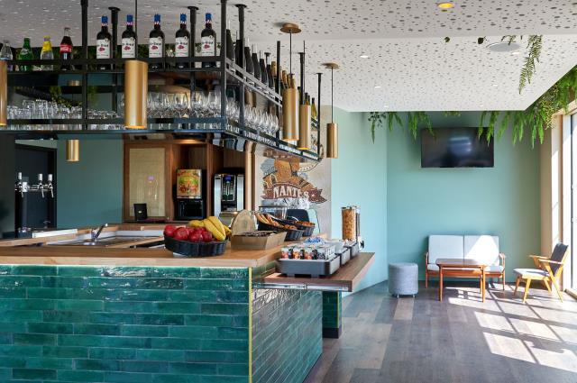 Produits locaux au bar et au petit déjeuner, à l'hôtel Akena de Rezé.