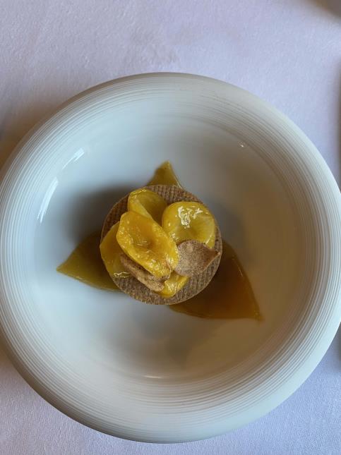 Tartelette Oabika sous mirabelles rôties, une recette de Thierry Bridron, chef exécutif de l'Ecole Valrhona.