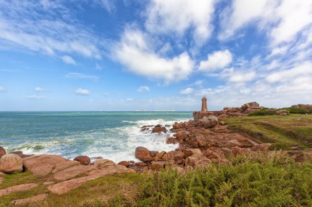 Les régions Bretagne, Nouvelle-Aquitaine, Hauts-de-France ont bénéficié d'une fréquentation d'arrière-saison limitant les baisses d'occupation.