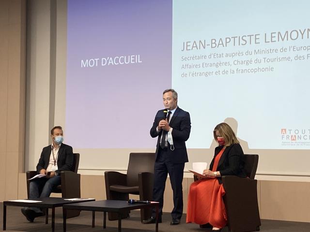 De g à d : Laurent Queige, Jean-Baptiste Lemoyne et Caroline Leboucher.