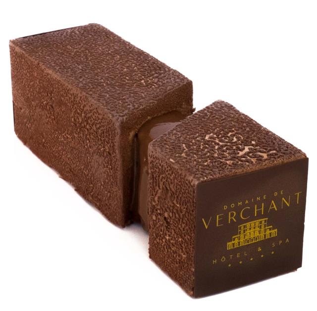 Le Diamant Noir, la bûche de Clément Boursiquot, chef pâtissier au Domaine de Verchant.