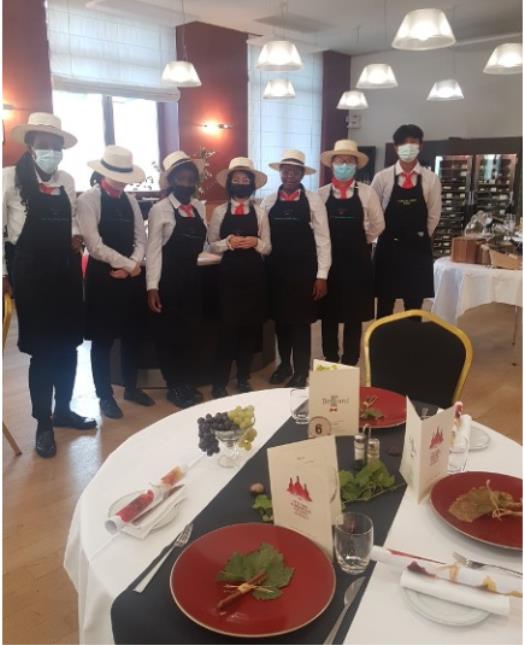Le restaurant Paprika décoré de vignes de Belliard par les serveurs de TBAC 2 du lycée