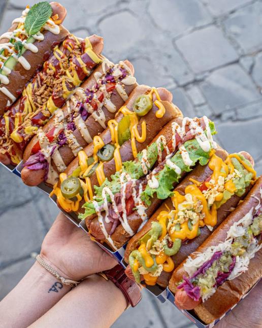 Franks propose sept recettes du monde entier, dans un pain brioché artisanal.