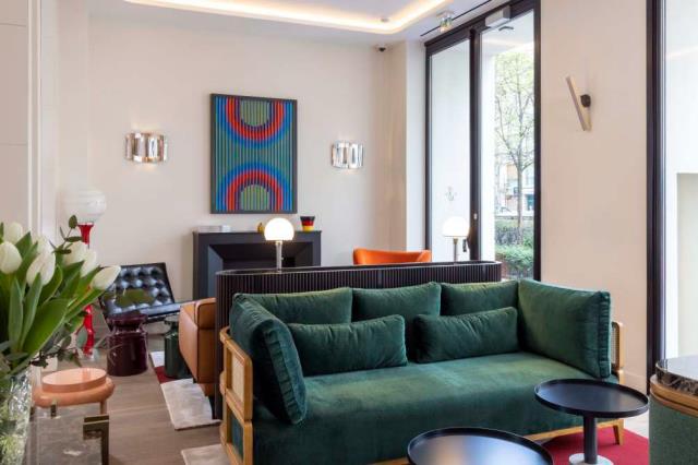 Le salon de l'hôtel 37 bis, conçu comme la pièce à vivre d'un hôtel particulier.