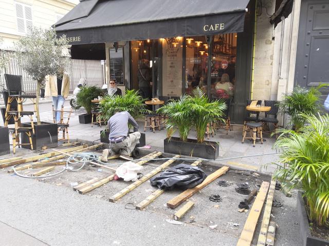 Pour la Ville de Paris, les professionnels doivent avoir démonté leur terrasses estivales depuis le 1er novembre.