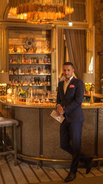 Yann Daniel, directeur du bar Les Ambassadeurs à l'Hôtel de Crillon, place de la Concorde