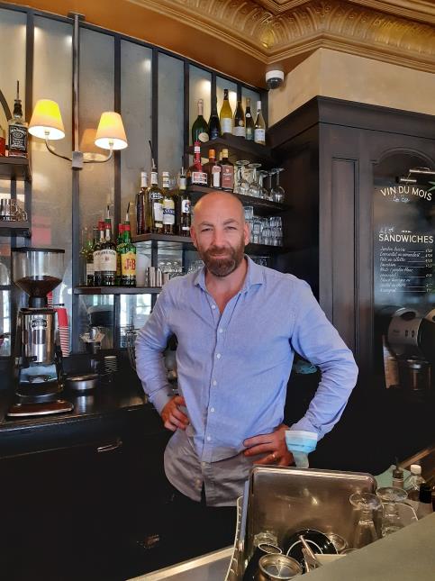 'Je sais déjà que certains clients ne vont pas revenir, car ils ne sont pas vaccinés', explique Frédéric Charrue, gérant du Bullier à Paris (XIVe).
