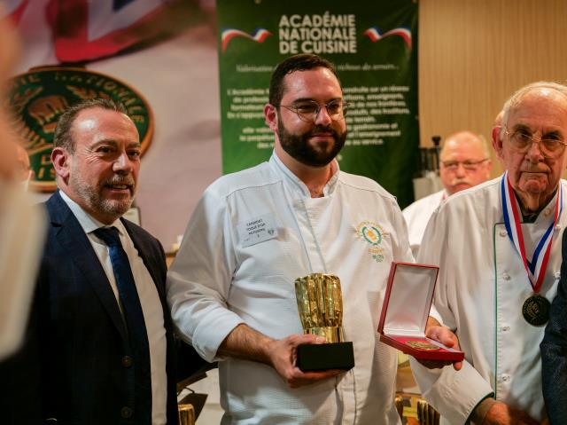 Maxime Ollivier remporte le concours Toque d'or pâtisserie et le prix entremets.