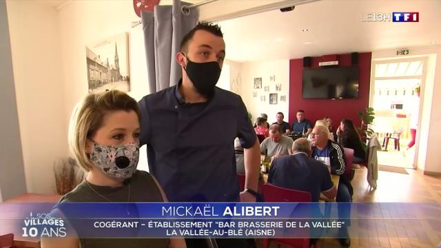 Cindy Huart et son compagnon Mickaël Alibert dans leur restaurant complet