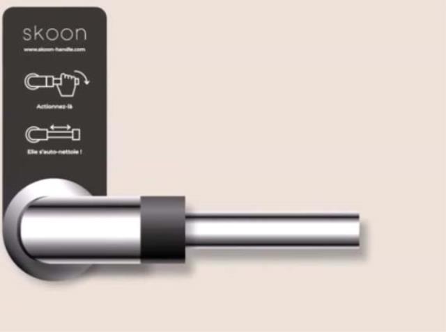 Skoon Smart Handle, un seul passage de la bague et la poignée est désinfectée.
