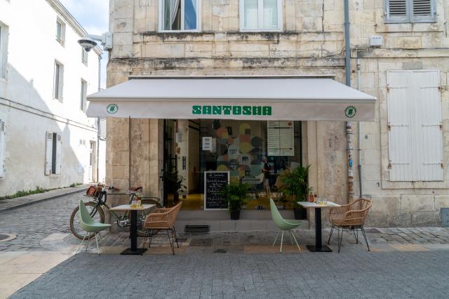 Situé rue Saint-Nicolas, le restaurant est ouvert 7 jours sur 7.