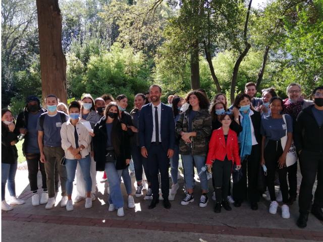Les élèves de BTS Tourisme prêts à accueillir les intervenants du sommet / avec le maire de Montpellier Michael Delafosse